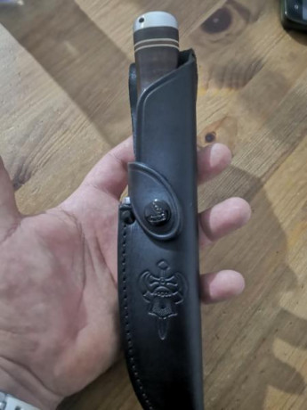 Se e vende este gran cuchillo fallknkiven está algo usado aunque sin marcas en un la hoja o mango ni en 00