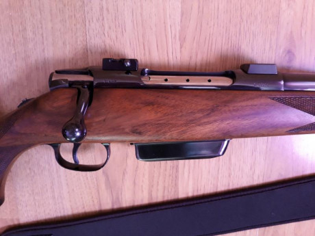 hola un amigo vende un sauer 90 calibre 7mm rem mag lleva monturas apel  y visor swarovski habicht  1,5-6x42 10