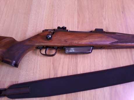 hola un amigo vende un sauer 90 calibre 7mm rem mag lleva monturas apel  y visor swarovski habicht  1,5-6x42 22