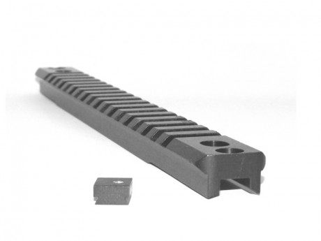 Rail picatinny para   SAIGA 12   y creo que para   410   tambien
se monta encima del tubo de gas 
se puede 01