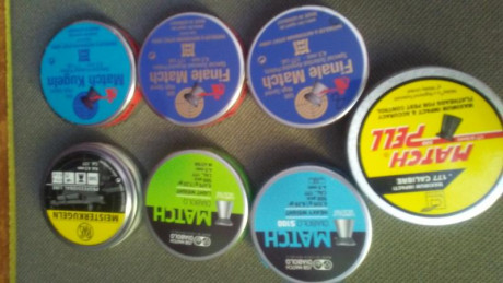 Vendo estos balines que no voy a usar.
Las cajas de arriba estan completas y precintadas.

Las 6 del medio 11