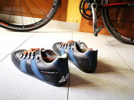 Buenas hace un tiempo vendi balines que me quedaban.
Haciendo limpieza han salido estos zapatos talla 00