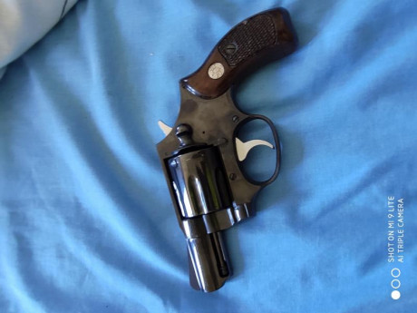Vendo revolver en perfecto estado 38 corto Marca llama y una caja de balas 100 euros 00