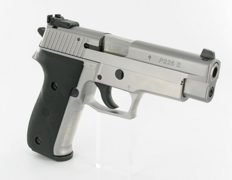 El fabricante de pistolas deportivas y gubernamentales SIG SAUER es insolvente. Se suspende la producción 51
