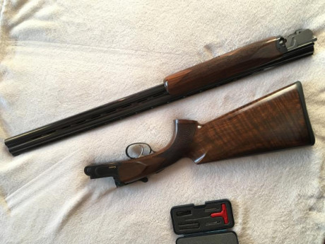 Se vende por no usar, (esta nueva a estrenar), superpuesta Zoli Kronos, 75 cm de cañon, chokes fijos, 01