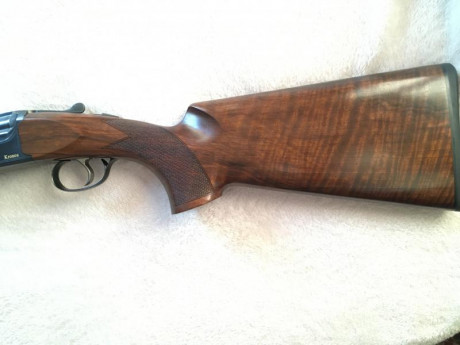 Se vende por no usar, (esta nueva a estrenar), superpuesta Zoli Kronos, 75 cm de cañon, chokes fijos, 40