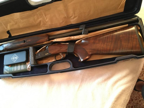 Se vende por no usar, (esta nueva a estrenar), superpuesta Zoli Kronos, 75 cm de cañon, chokes fijos, 51