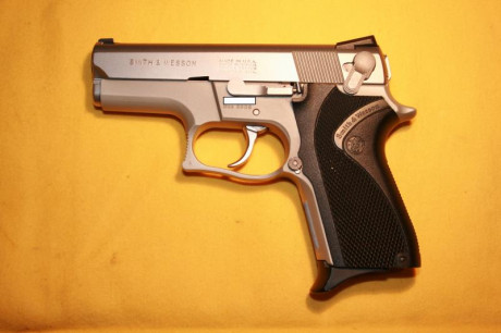 .
  El arma ya está vendida. Muchas gracias a todos  

Vendo pistola Smith & Wesson 6906, cal. .9mm, 00