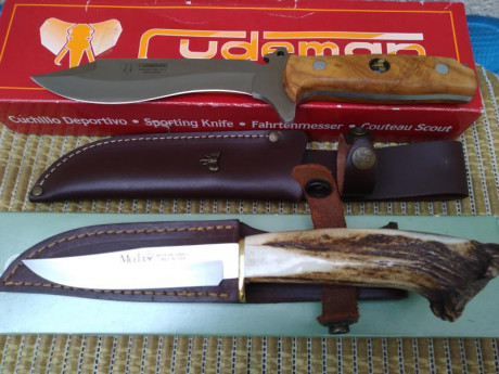 Muy buenas.
Vendo este  cuchillo clásico.
Nuevo sin uso alguno, sólo en colección.Impecable.
Villegas 01