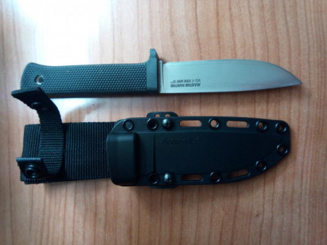 En venta cuchillo Cold Steel Máster Hunter-San Mai III.
Hoja de acero laminado inoxidable San Mai de 120 01