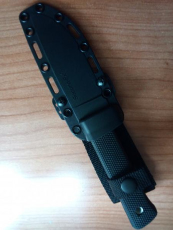 En venta cuchillo Cold Steel Máster Hunter-San Mai III.
Hoja de acero laminado inoxidable San Mai de 120 00