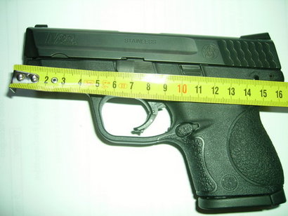 Alguien que la tenga que me hable de ella?

Tenia claro comprar la GLOCK 17 hasta que me ha entrado 70