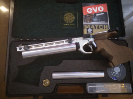 Buenos días, tras el fallecimiento de un compañero de club, su familia pone a la venta sus armas. Una 02