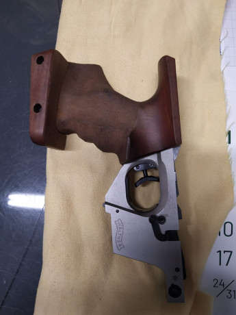 Buenos días, tras el fallecimiento de un compañero de club, su familia pone a la venta sus armas. Una 02