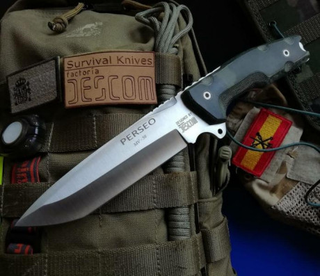Cuchillo Perseo Factoria Descom ,totalmente nuevo no ha cortado ni papel.
-Dimensiones:
15cm de hoja
28cm 02