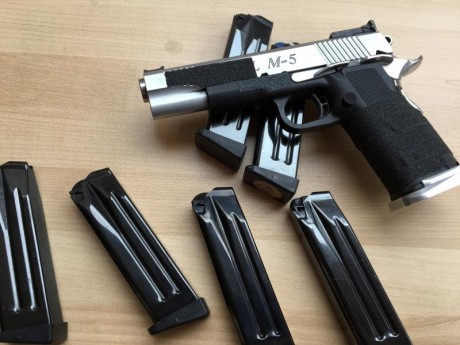Vendo Bul M5, 9mm, guíada en F, está full, 
funnel , bul barrell, retenes cargador y corredera extendidos,
seguro 00