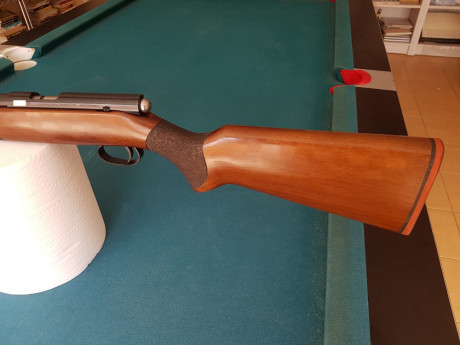 Vendo carabina anschutz cal22lr, por no usar,(cañon pesado )pido 300€.
VENDIDA. 
Saludos.
 :birra^:  :birra^: 01