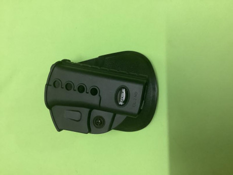  V E N D I D A S dos fundas para Glock 17.
1. Funda fobus padle GL-2 NR RT rotating paddle válida para 02