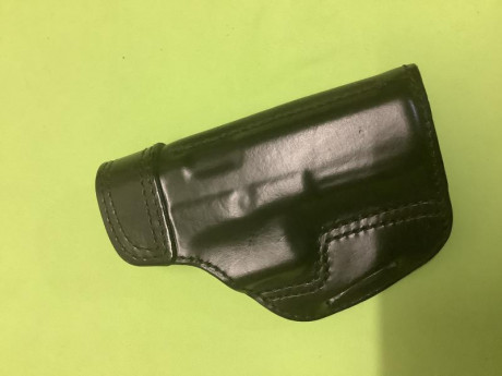  V E N D I D A S dos fundas para Glock 17.
1. Funda fobus padle GL-2 NR RT rotating paddle válida para 10