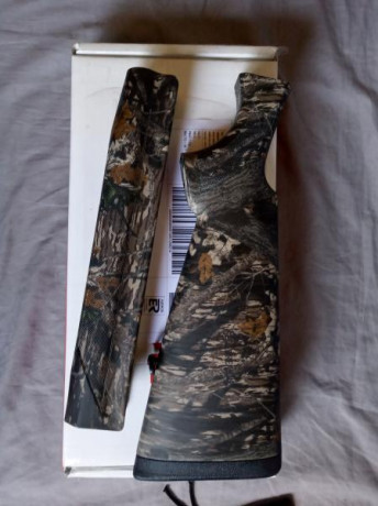 Vendo maletín y conjunto sintético color camo, original de la casa, maletín 40 eur. y 170 conjunto sintético, 01