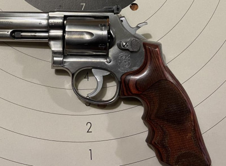 CACHAS HOGUE PARA REVOLVERES SMITH&WESSON  EN PERFECTAS CONDICIONES, SE VENDE POR NO USAR Y PUEDES 01
