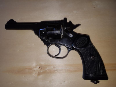 Estoy buscando un revolver Webley o un Enfield de calibre 38-200 y guiado en F.
saludos 72