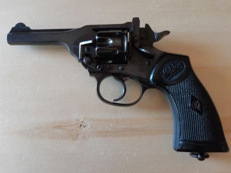 Estoy buscando un revolver Webley o un Enfield de calibre 38-200 y guiado en F.
saludos 71