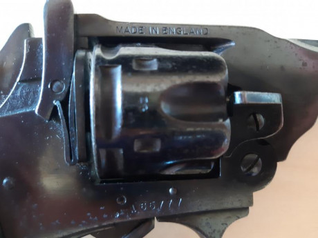 Estoy buscando un revolver Webley o un Enfield de calibre 38-200 y guiado en F.
saludos 70