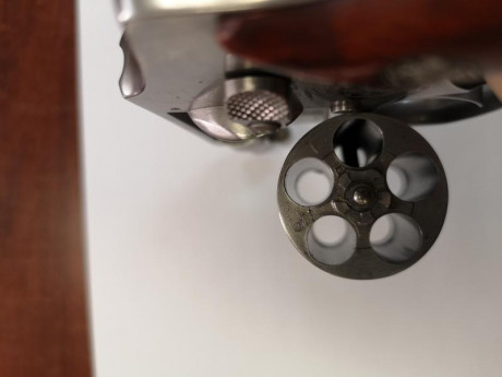Vendo revolver S&W modelo 64 de acero inoxidable en perfecto estado con un peso 594 gramos y testeado 01