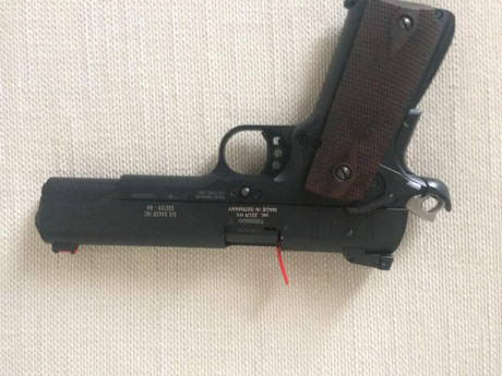 Se vende pistola Sig Sauer 1911 -22 LR , muy poco uso y bien cuidada, procede de herencia , en Mayo ha 00