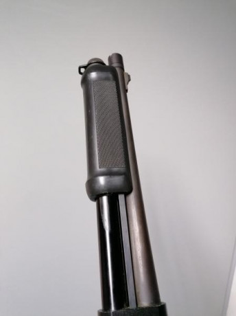 Vendo Escopeta Valtro calibre 12, con cargador y culata plegable. 150€ más portes. 02