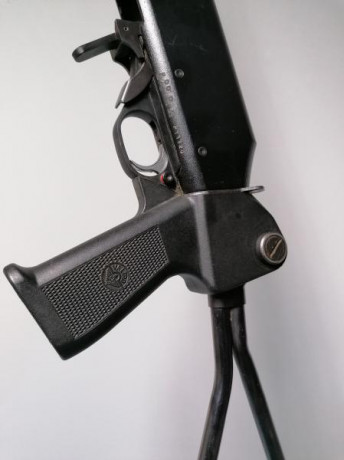 Vendo Escopeta Valtro calibre 12, con cargador y culata plegable. 150€ más portes. 01