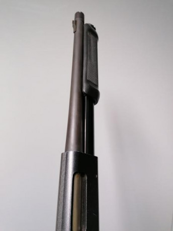 Vendo Escopeta Valtro calibre 12, con cargador y culata plegable. 150€ más portes. 00