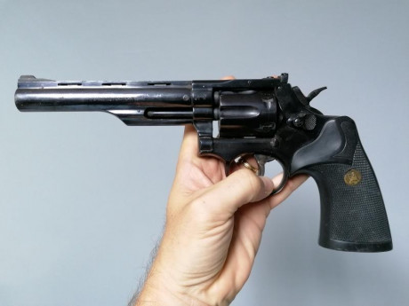 Vendo Revólver Llama Comanche I calibre 22. Para guiar en B, A o F. 90€ más portes. 00