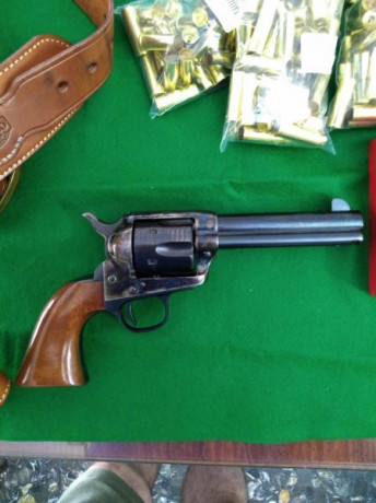 Hola, vendo revolver Uberti 1873 / 44-40 en 4"3/4 de cañón, estado impoluto, solo 25 disparos efectuados.
Complementos: 02