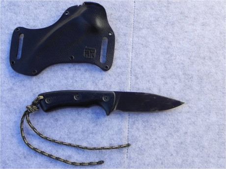 Hola, vendo este cuchillo artesanal de la casa JD, en acero al carbono 52100, casi sin uso, incluyo funda 02
