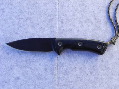 Hola, vendo este cuchillo artesanal de la casa JD, en acero al carbono 52100, casi sin uso, incluyo funda 00
