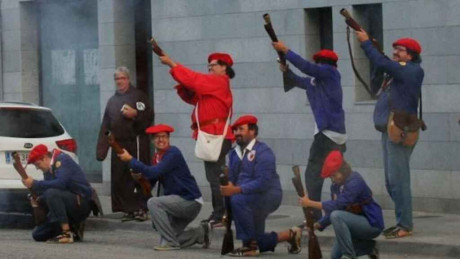 Hay que darle un sincero agradecimiento a estos "campeones", tirándole a unos poppers con fotos 150