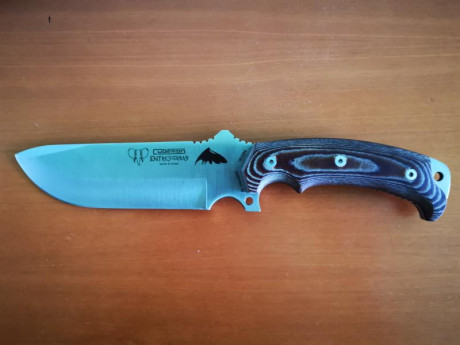 Vendo cuchillo Cudeman, muy cómodo al agarre hecho con acero de Molibdeno de Vanadio y con funda de cuero 01