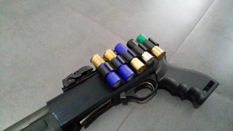 Capacidad 6 cartuchos
Cañón 36 cm
Rail Picatinny original

Solo la escopeta, sin accesorios
El shell holder 01