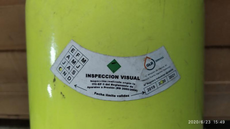Vendo botella de buceo de 10 litros a 300 bares. Este en muy buen estado. Se vende con la estación de 30
