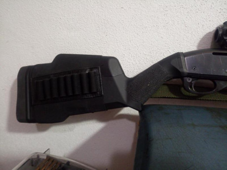 Esto del confinamiento da mucho tiempo para enredar.

Me aburrí de ver mi 750 Carbine con sus maderitas, 02