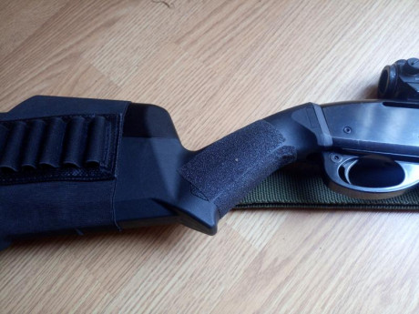 Esto del confinamiento da mucho tiempo para enredar.

Me aburrí de ver mi 750 Carbine con sus maderitas, 12