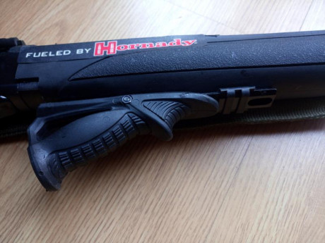 Esto del confinamiento da mucho tiempo para enredar.

Me aburrí de ver mi 750 Carbine con sus maderitas, 11