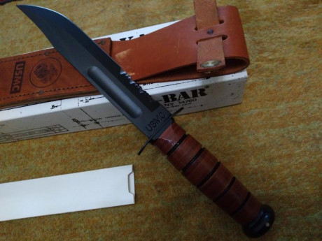 En venta este magnífico  cuchillo :
clásico del USMC , importado de USA, absolutamente nuevo con su caja 02