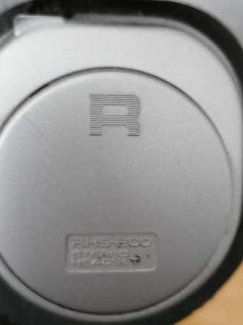 Auriculares originales de roland d50 solamente usados en 3 ocasiones.
200€,son dificiles de encontrar. 00