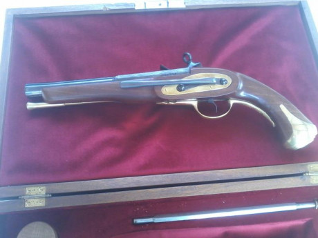 vendo pareja de pistolas marca Santa Barbara modelo coruña sin estrenar, ni un solo disparo, con estuche 10