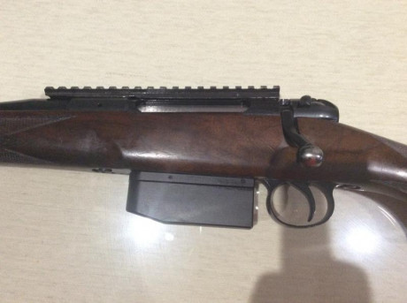 Vendo rifle de cerrojo para zurdo marca Heym, modelo SR 21 Germany,  calibre 8x68S. El cañón es de 61 02