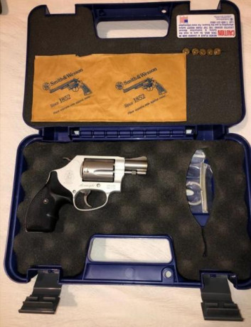Revólver Smith & Wesson M637 "Airweight" con cañón de 2" y calibre .38 SP. Revólver 10