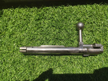 Buenos días.

Muy a mi pesar pongo a la venta mi Carl Gustav del año 1900. El fusil tiene una precisión 31